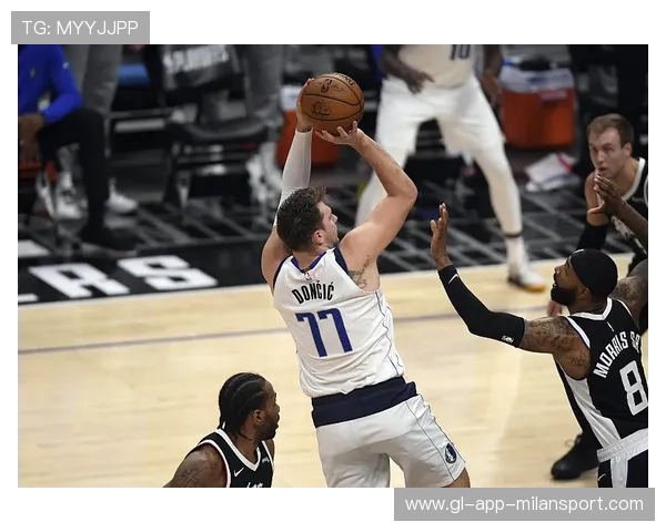 东契奇三双难救主里夫斯爆发助湖人狂胜热火宣战开拓者 东契奇三双难救主里夫斯爆发助湖人狂胜热火宣战开拓者