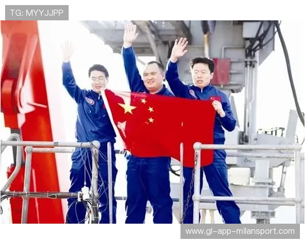 山本由伸凯旋捧杯下机与Kike背同款37万名牌包成全场焦点 山本由伸凯旋捧杯下机与Kike背同款37万名牌包成全场焦点