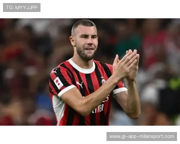 帕夫洛维奇制胜球助力米兰险胜 罗马遭遇迈尼昂神扑难破防线 帕夫洛维奇制胜球助力米兰险胜 罗马遭遇迈尼昂神扑难破防线