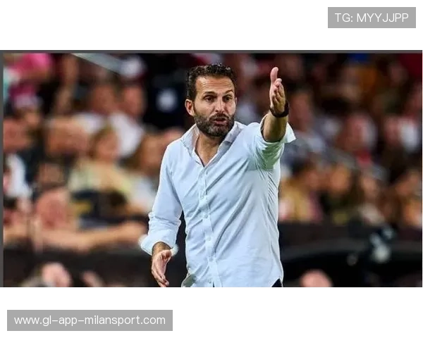 西甲主帅私下聚会曝光，战术同盟引发争议