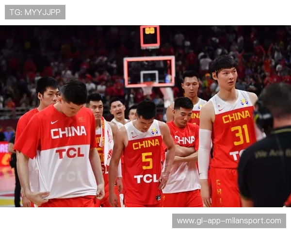 CBA 球迷冲进场外撒钱！原因离谱