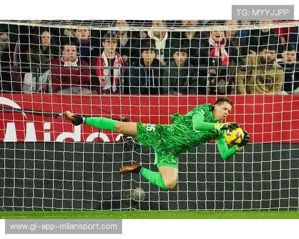 门将八次精彩扑救力保平局，被评为本场最佳，门将世界级扑救视频