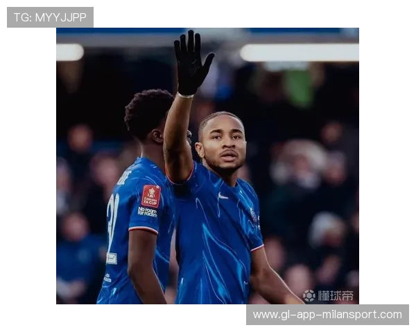 切尔西恩昆库中路接应稳定，几次回敲相当细腻