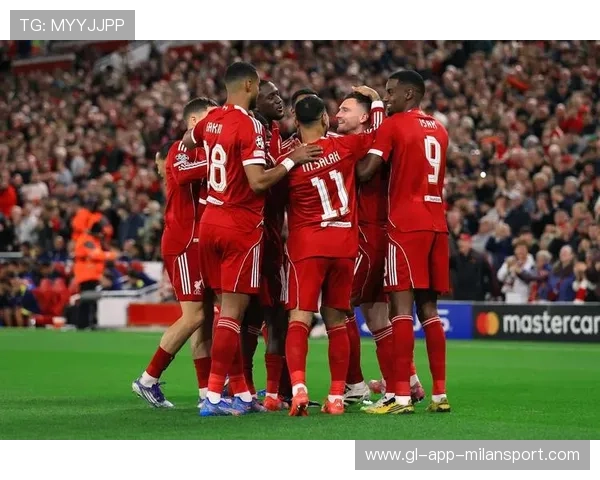 利物浦前场流转灵活,左右路互补明显 利物浦前场流转灵活,左右路互补明显