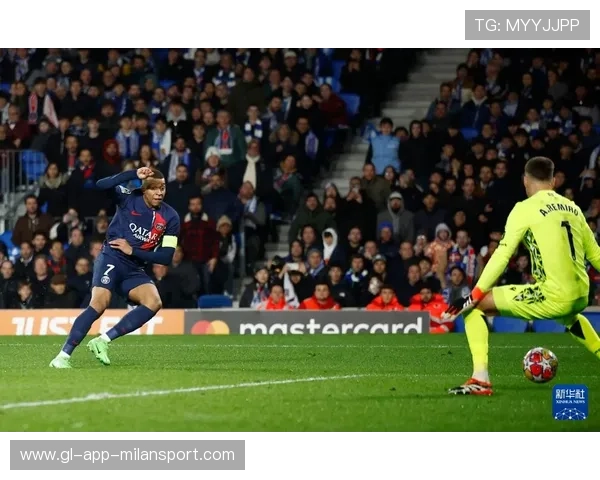 巴黎圣日耳曼边路回传训练：制造二次抢点的高频动作