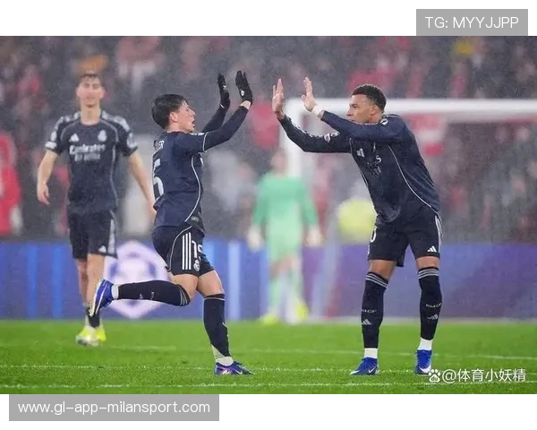 本菲卡奥尔斯内斯插上推射打破僵局