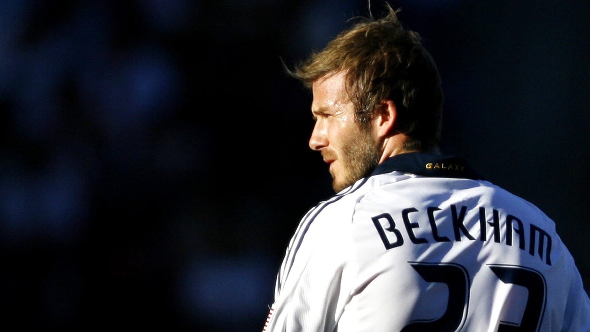 国际米兰三线站位紧凑形成防守铁墙，国际米兰的阵型